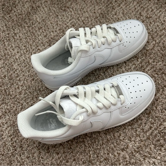 NWOT Air Force 1 Shoes - Picture 3 of 4